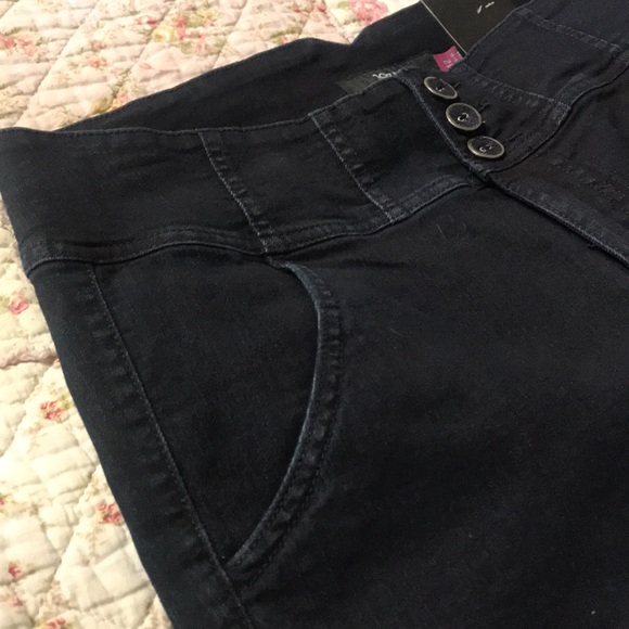 Torrid High-waisted Triple button Jean Shorts - Picture 5 of 13